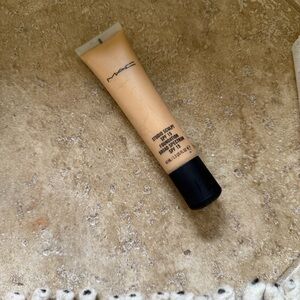 MAC Cosmetics Studio Sculpt NC25